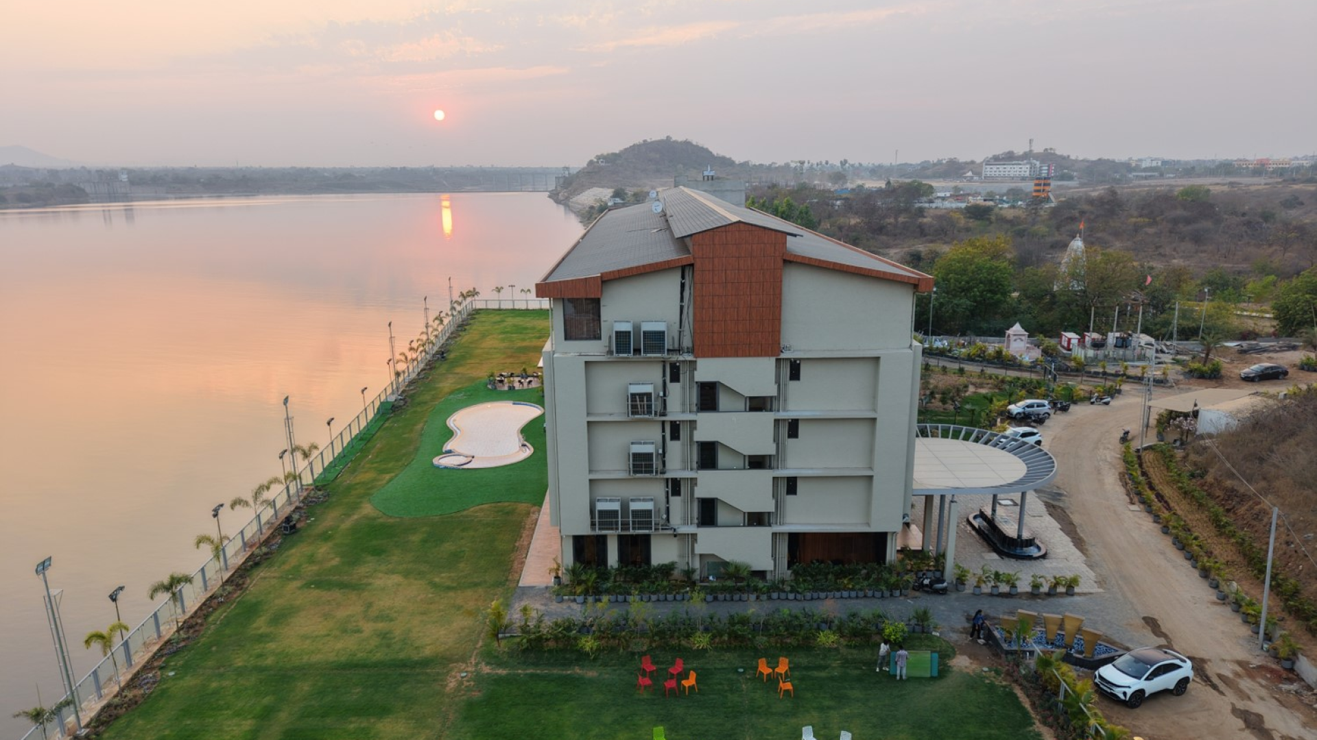 Mist Valley Resort
