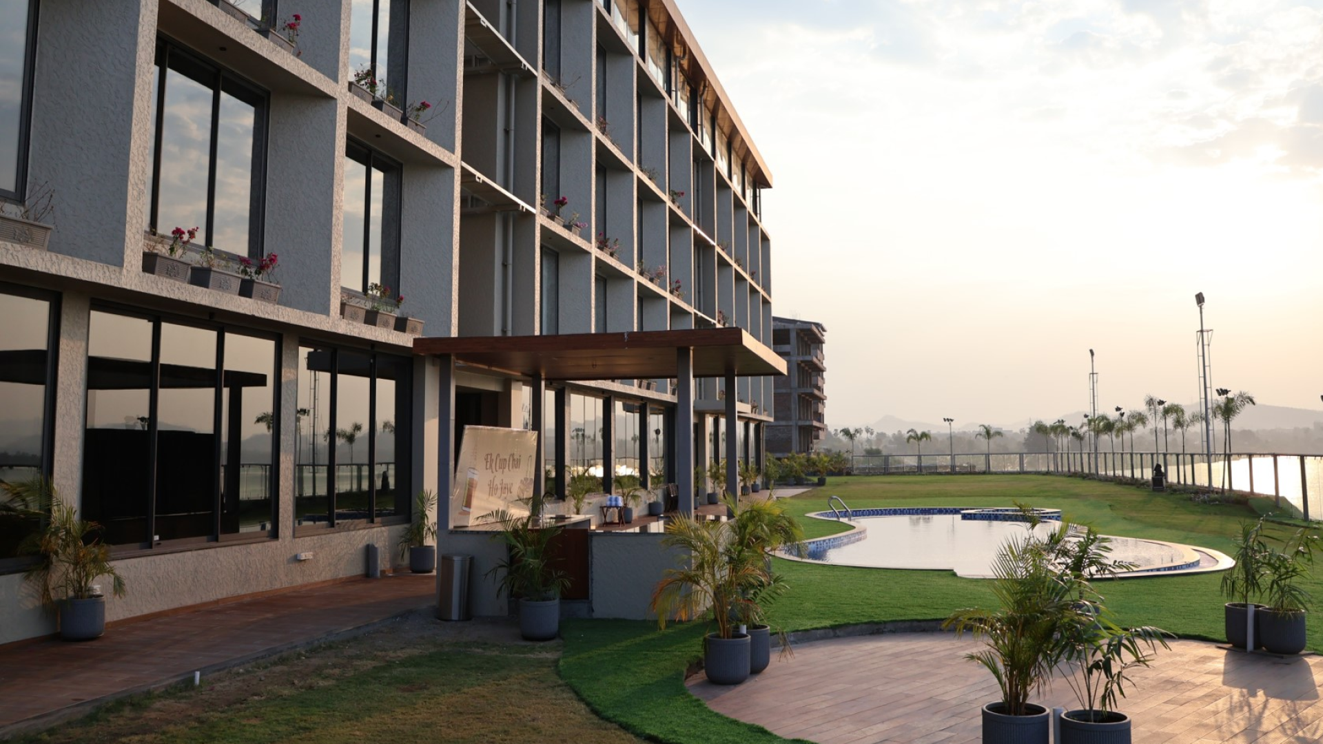 Mist Valley Resort