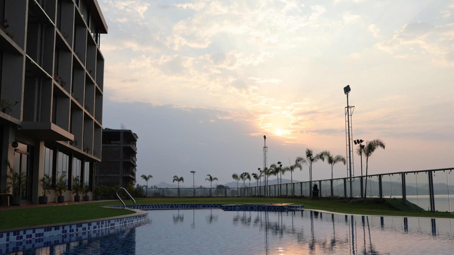 Mist Valley Resort